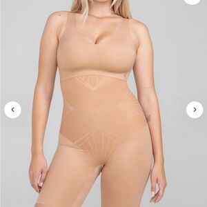 Honeylove ShadowSculpt High-Waist Short
Sand / Medium